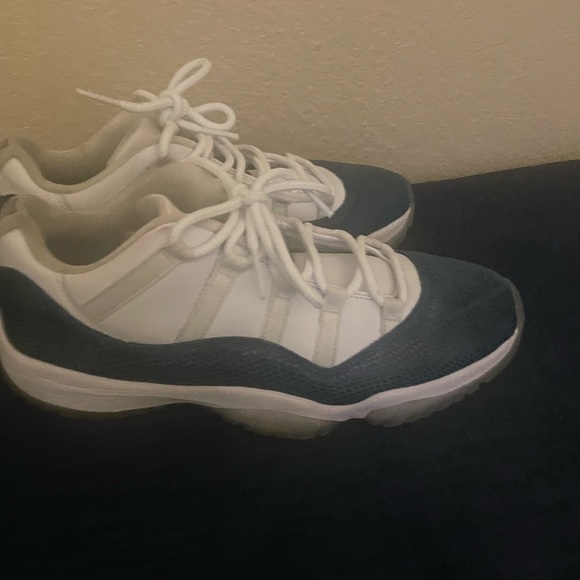 Size 11 jordan 11 snake skins - Picture 2 of 4
